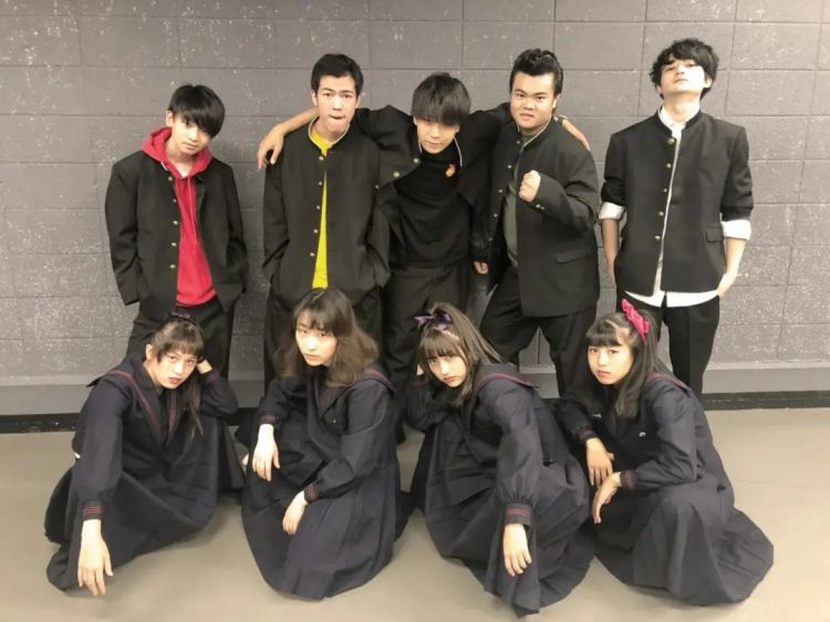 成人式穿得像花圈的不良少年,怎么成了日本独特的文化符号? 成人式穿得像花圈的不良少年,怎么成了日本独特的文化符号?