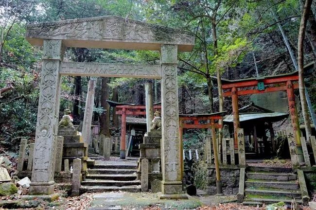 一年消失上百座,日本的神社正在经历什么? 一年消失上百座,日本的神社正在经历什么?