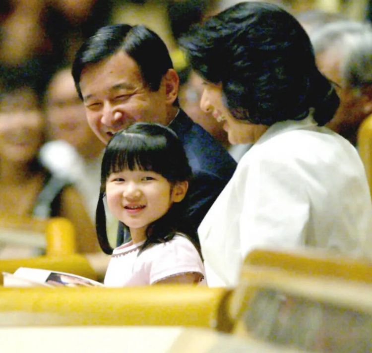 第272期:日本将提前大选 创下最快记录?日本前首相退出政坛 曾颁布令和年号;米仓凉子再陷涉毒疑云 | 百通板 第272期:日本将提前大选 创下最快记录?日本前首相退出政坛 曾颁布令和年号;米仓凉子再陷涉毒疑云 | 百通板