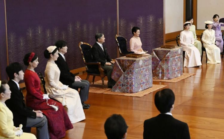 第272期:日本将提前大选 创下最快记录?日本前首相退出政坛 曾颁布令和年号;米仓凉子再陷涉毒疑云 | 百通板 第272期:日本将提前大选 创下最快记录?日本前首相退出政坛 曾颁布令和年号;米仓凉子再陷涉毒疑云 | 百通板