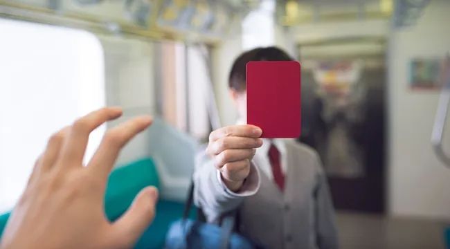 东京男性每6人就有1人「搭电车被性骚扰」,4成来自同性「男人摸」,4成来自女性,还有2成性别不明…… 东京男性每6人就有1人「搭电车被性骚扰」,4成来自同性「男人摸」,4成来自女性,还有2成性别不明……