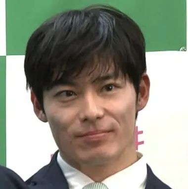 日本最年轻知事酷似韩国爱豆,一上任便让全网兴奋?但有人却瞧不起:“只是个花瓶”… 日本最年轻知事酷似韩国爱豆,一上任便让全网兴奋?但有人却瞧不起:“只是个花瓶”…