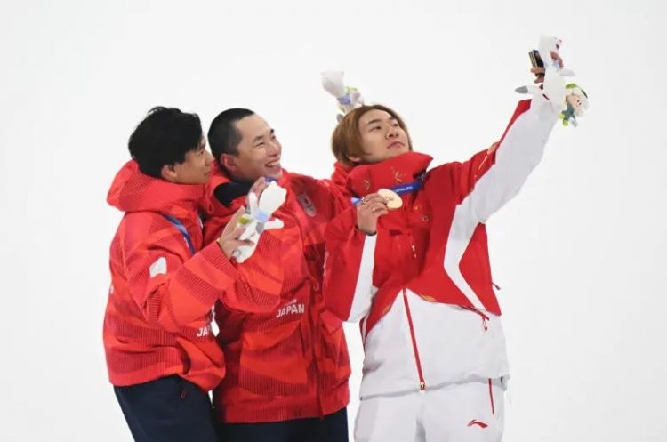 苏翊鸣冬奥会上对两位日本选手 苏翊鸣冬奥会上对两位日本选手