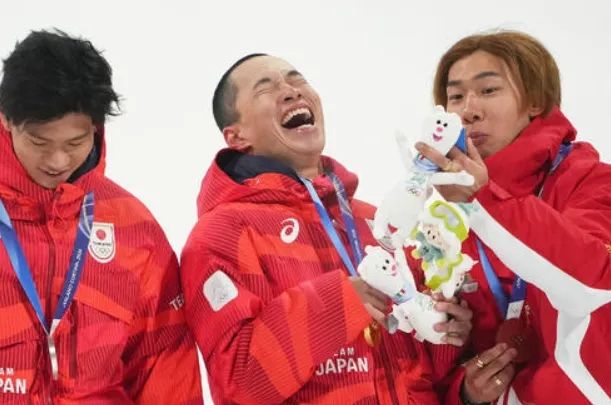 苏翊鸣冬奥会上对两位日本选手 苏翊鸣冬奥会上对两位日本选手