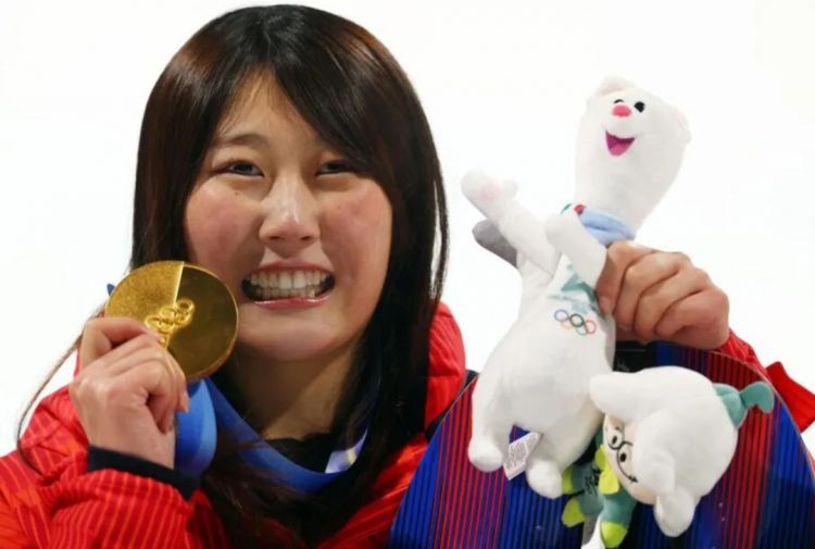 高市早苗连任;米兰冬奥男子花滑爆冷?《柯南》毛利兰声优病休 娜美声优代班?中森明菜复出巡演;| 百通板 高市早苗连任;米兰冬奥男子花滑爆冷?《柯南》毛利兰声优病休 娜美声优代班?中森明菜复出巡演;| 百通板