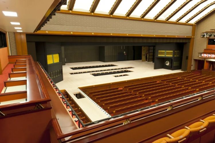 红木、金漆、四百年:在东京与京都,推开歌舞伎的大门 红木、金漆、四百年:在东京与京都,推开歌舞伎的大门