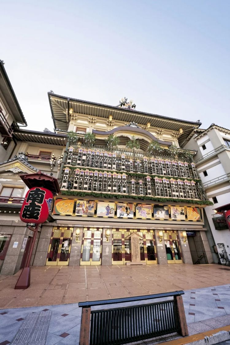 红木、金漆、四百年:在东京与京都,推开歌舞伎的大门 红木、金漆、四百年:在东京与京都,推开歌舞伎的大门