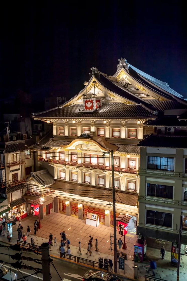 红木、金漆、四百年:在东京与京都,推开歌舞伎的大门 红木、金漆、四百年:在东京与京都,推开歌舞伎的大门