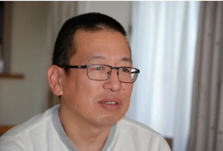 日本小警察被上司强迫贪污,2年内贪5万块?女儿的一句话,让他决定离职前干票大的… 日本小警察被上司强迫贪污,2年内贪5万块?女儿的一句话,让他决定离职前干票大的…