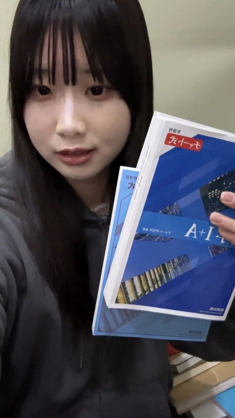 樱花妹把数学书“含一口”后挂上网卖，竟拍卖了3.5万日元！日本网友吵翻了：这是新型炼金术？！