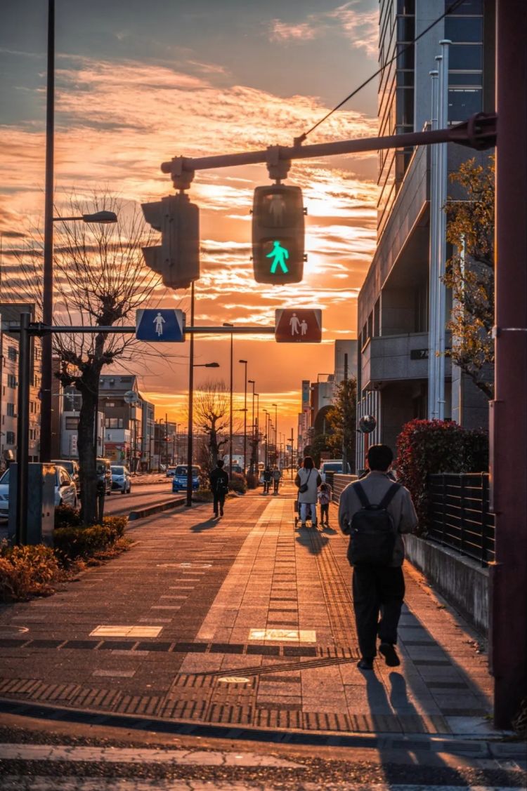 第281期：特朗普再提珍珠港？日本自卫队队员持刀闯入中国大使馆？拉布布X索尼将拍电影；索尼本田中止EV合作 | 百通板