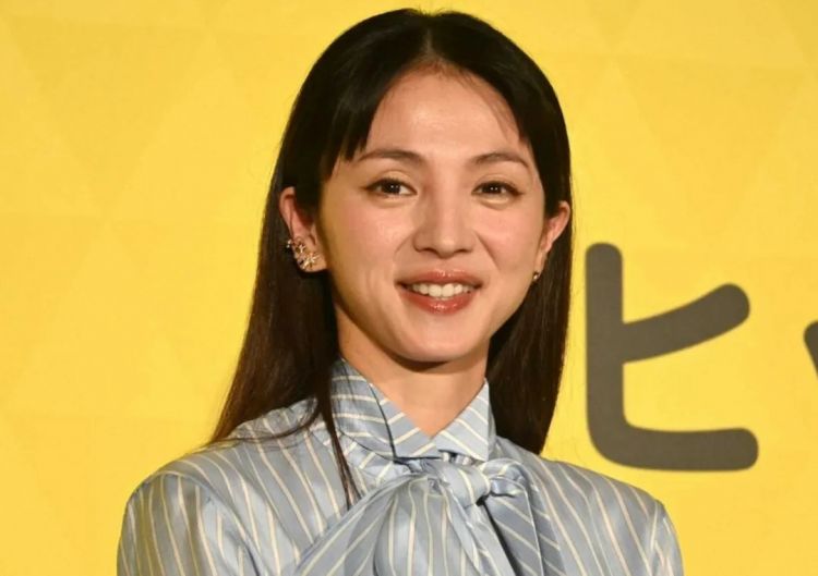 第282期：东京万人集会抗议高市早苗修宪？自卫队军官闯入中国大使馆；日本或于4月实现学校免费供餐？内田有纪X柏原崇秘密完婚？| 百通板