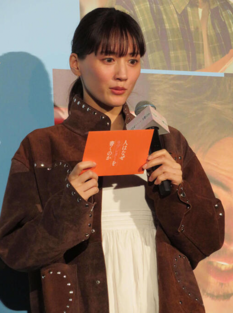 绫濑遥亲笔3万封情书赠影迷 新片《人为何要写情书》 绫濑遥亲笔3万封情书赠影迷 新片《人为何要写情书》