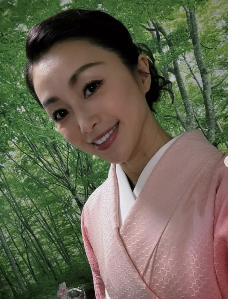 酒井法子近照曝光,55岁的现状引发网友热议! 酒井法子近照曝光,55岁的现状引发网友热议!