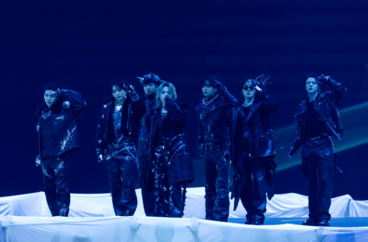 BTS时隔7年重返日本开唱 东京巨蛋11万粉丝沸腾