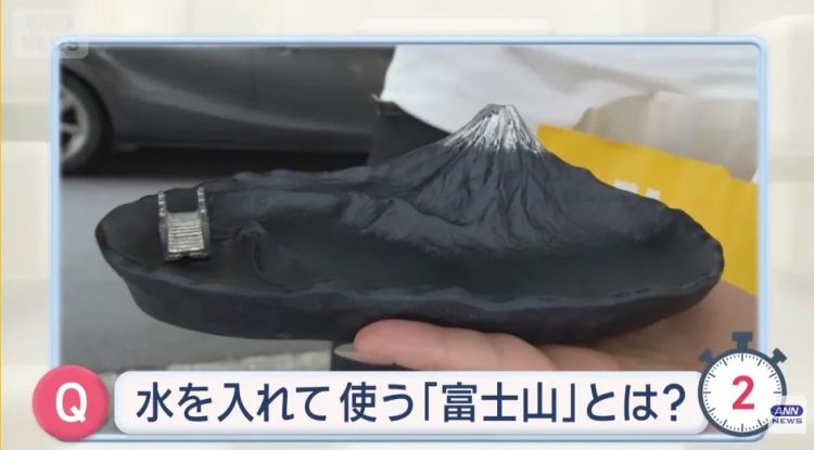 熊本熊成时尚单品、电车扶手带回家健身？这届去日本的欧美游客，都在买什么离谱伴手礼？