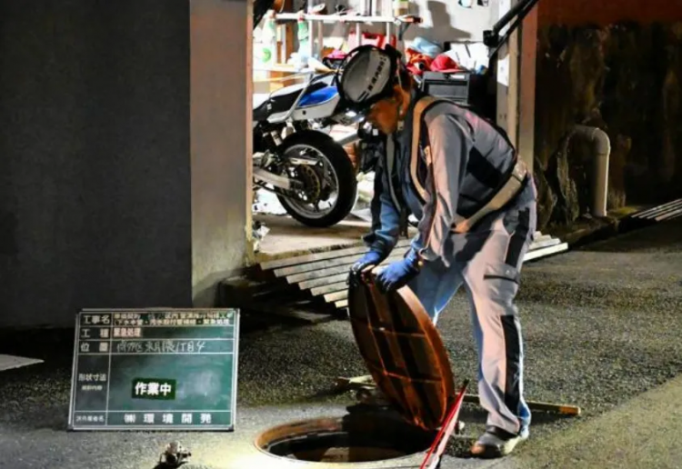日本福冈井盖被炸飞，竟是一男子为了消灭蟑螂？！日网：中国人干的吧！