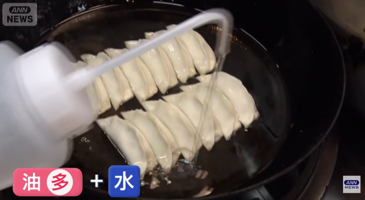 日本网红店饺子再次“违背祖宗”，却让欧美游客狂流口水？网友：这都是什么鬼东西…
